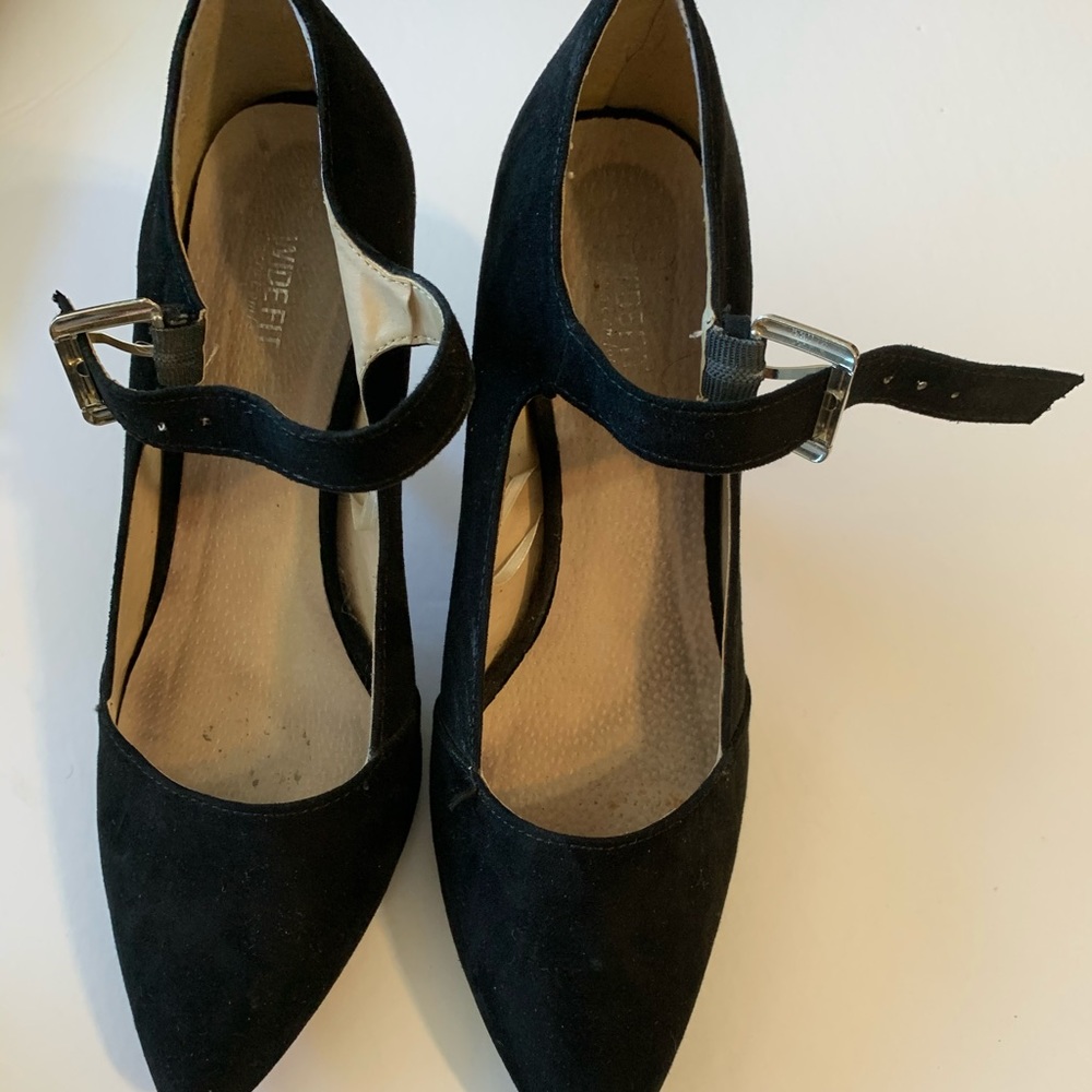 Pointed toe kitten heels